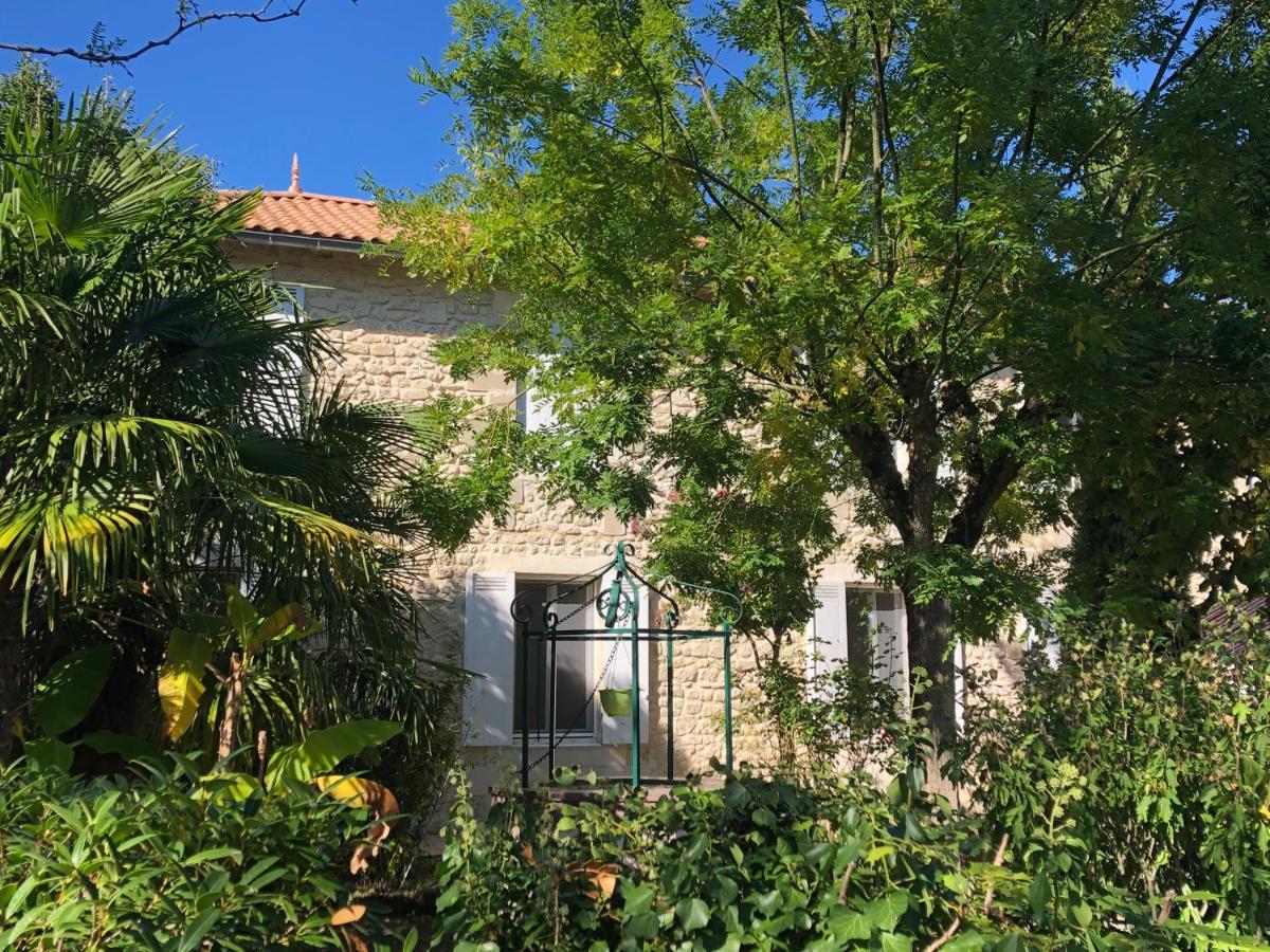 Bienvenue Chez Suzy Saint-Quentin-de-Baron Exterior foto